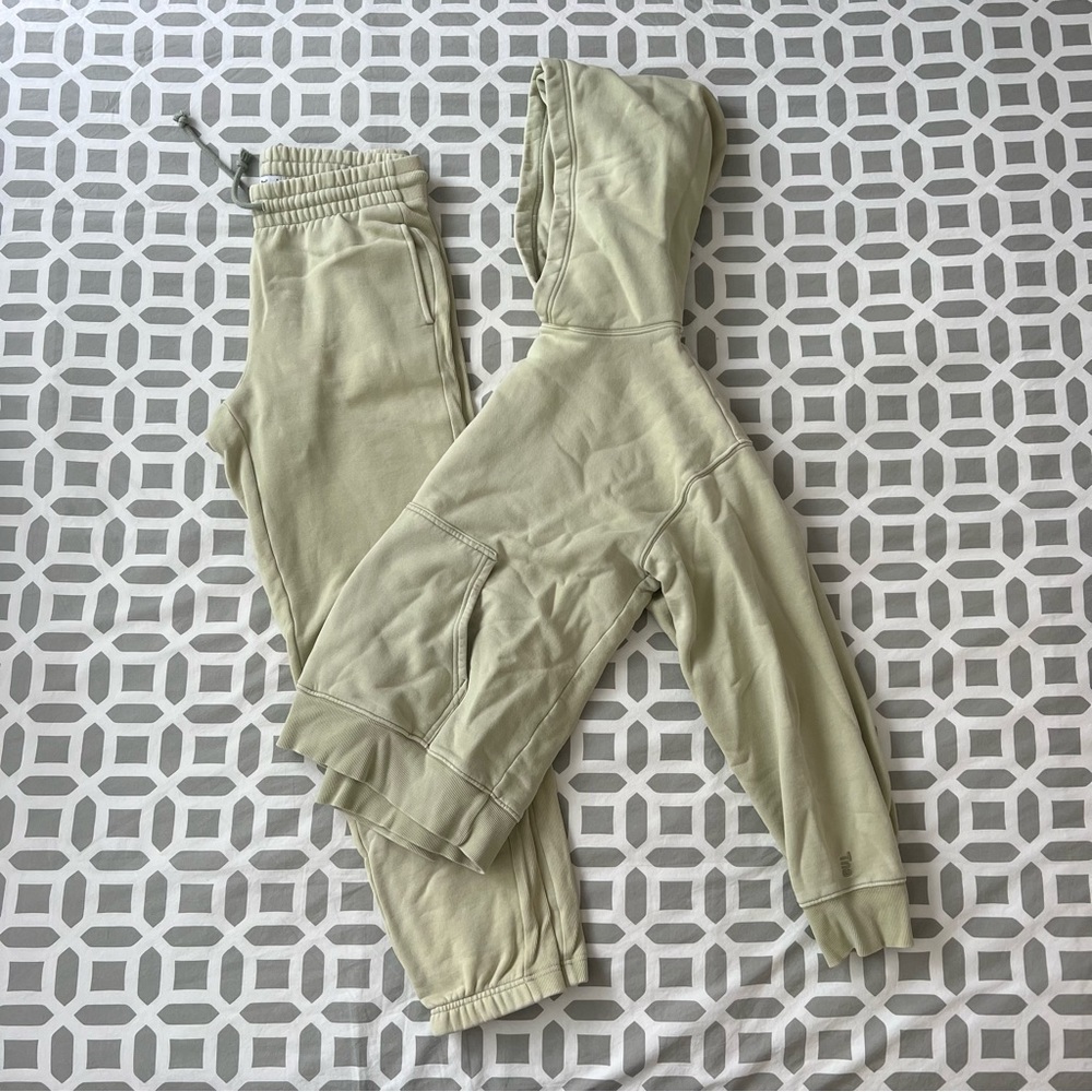 Aritzia TNA Set
